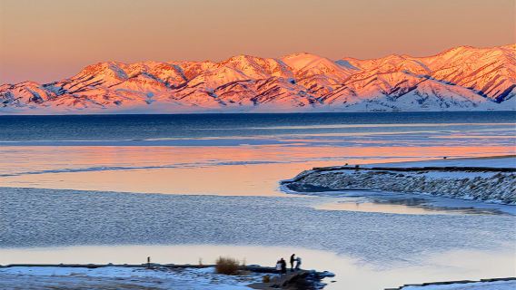 One-day tour from Yili to Sayram Lake: Snow-capped mountains and blue lake mirror the Tianshan, the last teardrop of the Atlantic