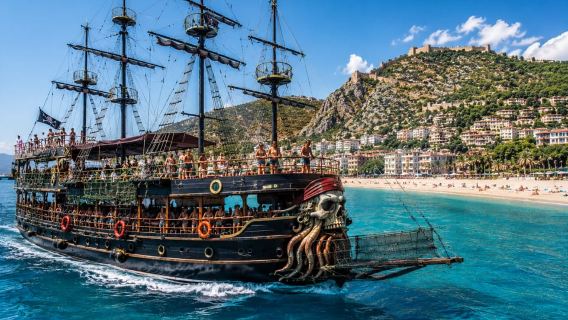 Alanya: Adults-Only Pirate Boat Party with DJ and Foam Party