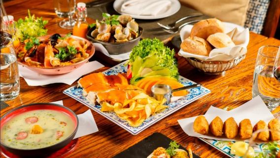 Macao Rocks Hotel Vista-ravintola (päivittäiset tarjousateriapaketit + merinäköalapaikat + autenttiset portugalilaiset ruoat)