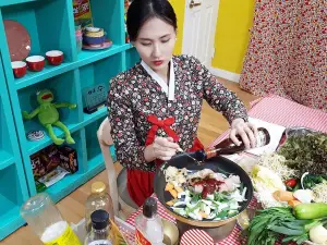 Korean Cooking Class with Full-Course Meal & Local Market Tour in Seoul