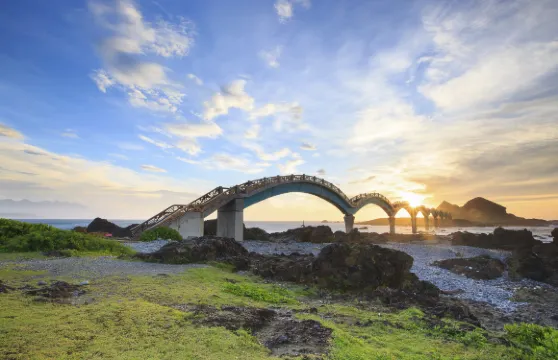台東三仙台+水往上流+加路蘭遊憩區+森林公園一日遊|東部海岸線