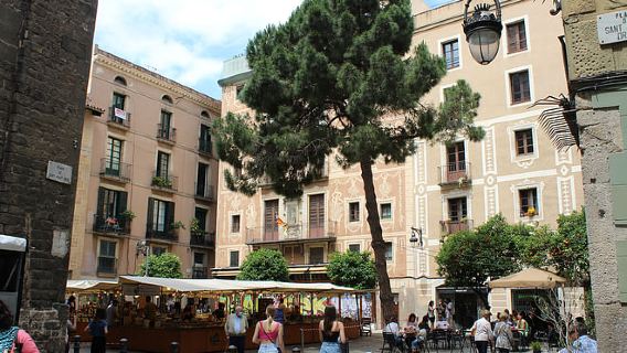 BARCELONA: GOTHIC QUARTER AND RAMBLAS WALKING TOUR+BOAT TRIP