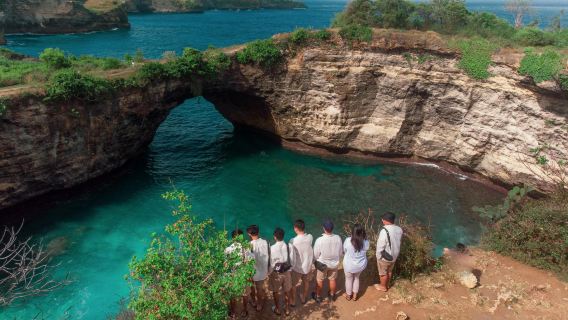 West Nusa Penida Day Tour from Bali with Lunch - Snorkeling Option with Sharing Boat