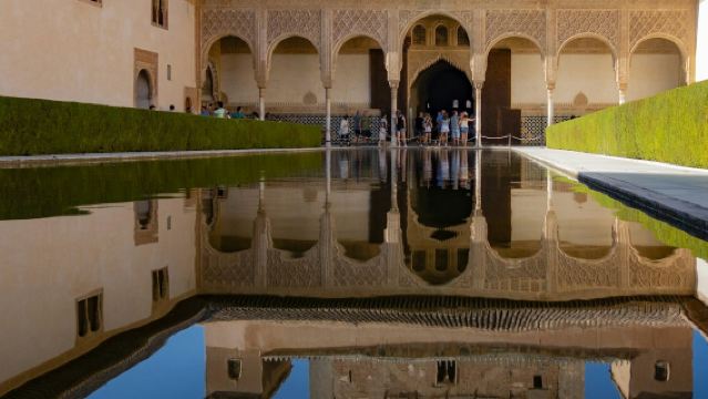 Alhambra & Nasridenpaläste: Ticket ohne Anstehen + Private geführte Tour