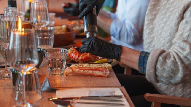 Tromsø : dîner de crabe royal en direct avec aurores boréales au bord de la mer