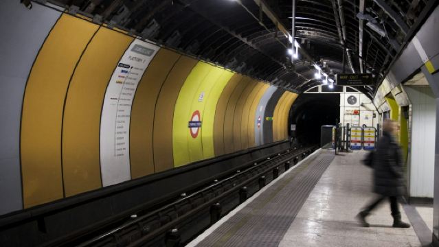 Charing Cross: Verborgen Metrostation Tour + Toegang tot Alle Gebieden