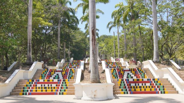 沙巴亞庇市立清真寺+敦馬士達化大廈半日遊【欣賞丹絨亞路日落】