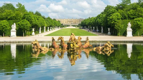 Palace of Versailles & Monet's Garden: Guided Tour + Transport from Paris