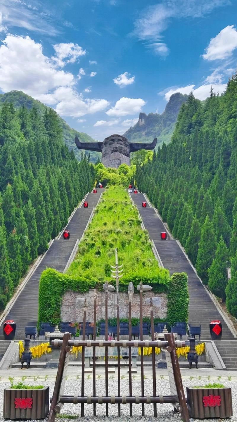 Shennongjia, Hubei – "The Mystery of the Wild Man" and "Shennong's Herbal Medicine" + Professional Guide/Private Chartered Tour