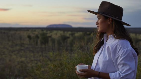Uluru: Tour Culturale all'Alba nel Deserto con Servizio in Inglese, Trasferimento dall'Hotel e Colazione Australiana
