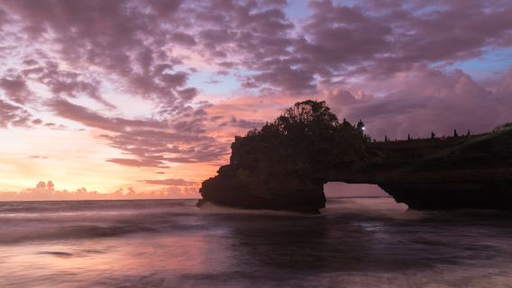 Bali Tanah Lot + Uluwatu Temple + Jimbaran Sunset + Cliff Road VIP Private Car 1-day Tour