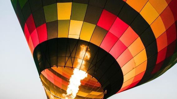 Montgolfière dans le désert de Dubaï avec transfert depuis l'hôtel + certificat de vol + paysages désertiques à couper le souffle - Montgolfière à Dubaï