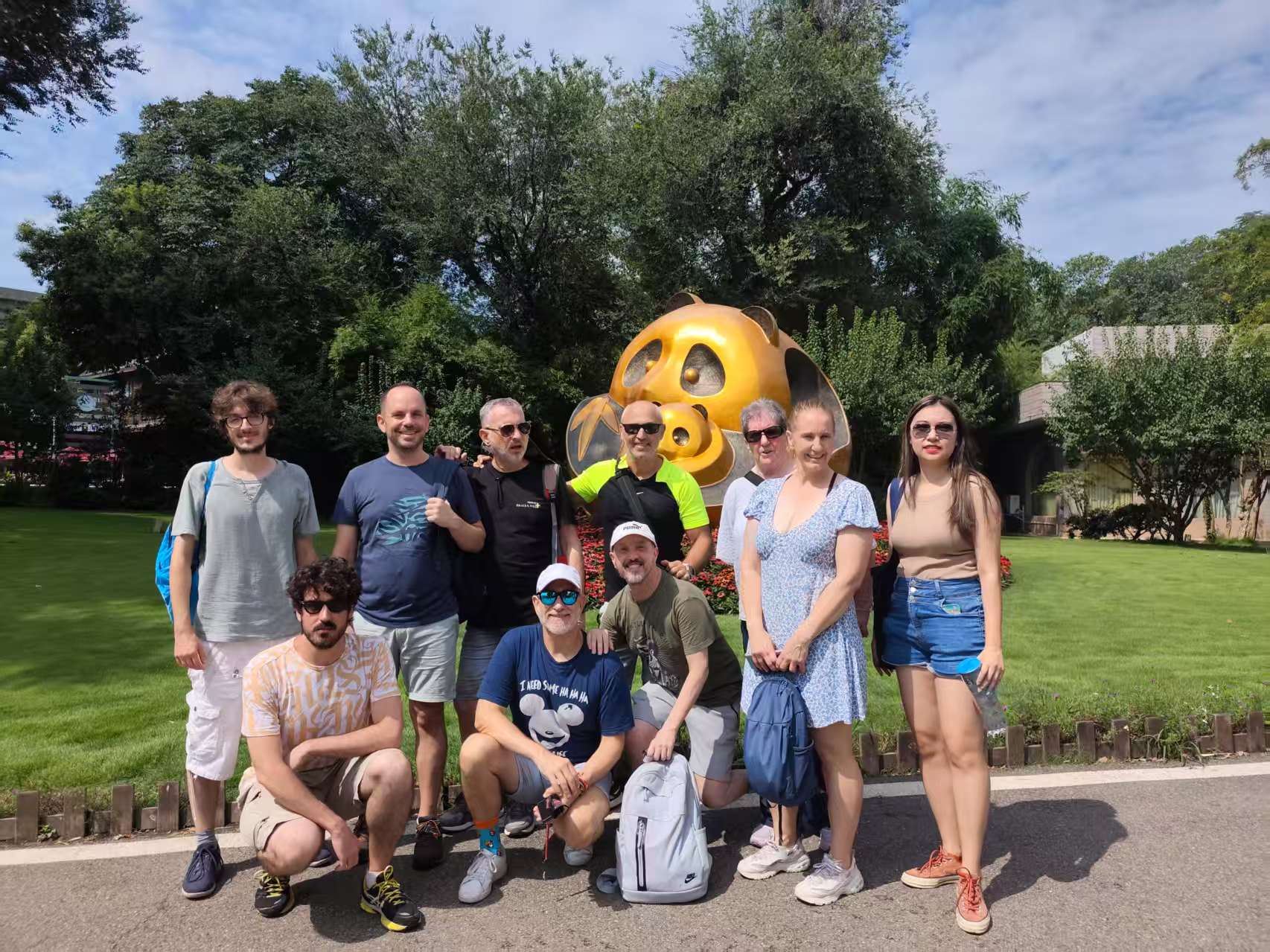 Tour di mezza giornata alla base di ricerca di Chengdu per l'allevamento dei panda giganti