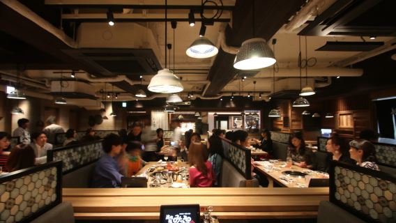 BBQ daging sapi Kuroge Wagyu premium Osaka di Mitusru Dotonbori Uehonmachi. paket paket dengan reservasi tempat duduk.