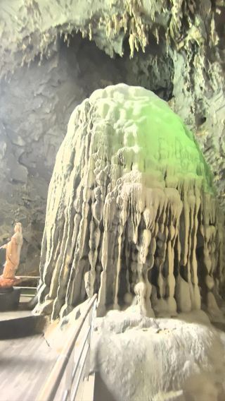 河池巴馬百魔洞＋巴馬長寿村＋盤陽河＋仁寿文化源ワンデーツアー（中国語・英語、入場券なし）