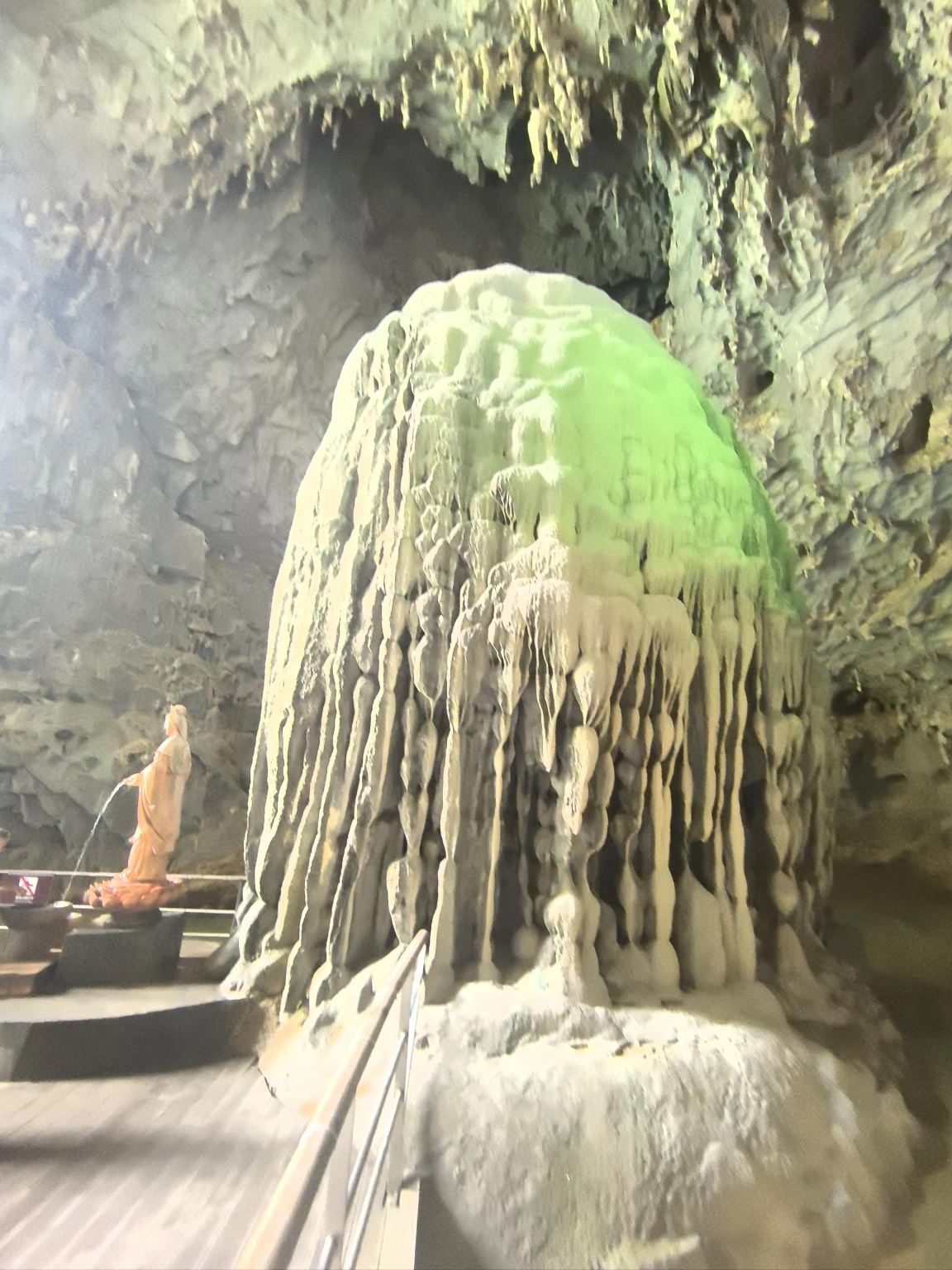 Hechi Bama Baimo Cave + Bama Longevity Village + Panyang River + Renshou Cultural Source 1-day tour with English service available