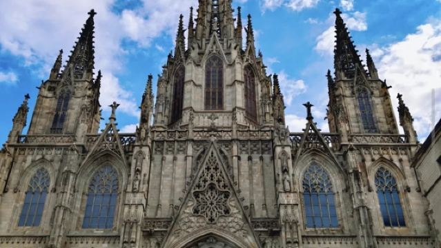 巴塞羅那大教堂+聖家族大教堂+米拉之家+巴塞隆納之家【中文包車一日】