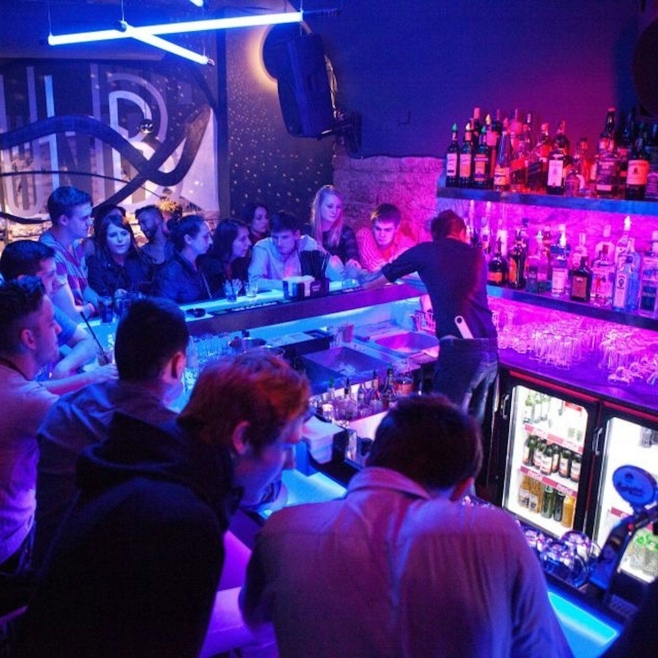 Prag: Kneipentour mit Getränken + Eintritt ins Karlsbad