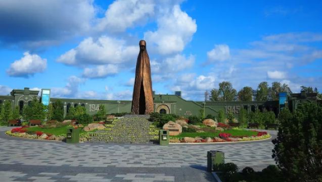 Serene Gardens and Gilded Faith: Moscow Private Charter Day Tour