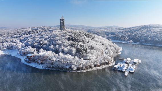 中國長春淨月潭滑雪+森林公園雪漂流+藍冰景觀一日遊