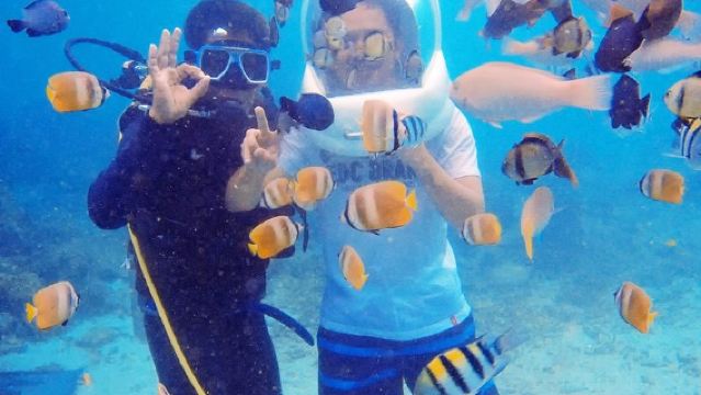 Pengalaman Berjalan di Dasar Laut Pulau Boracay - Fotografi Selam Bebas 0.5 Jam di Bawah Air Filipina