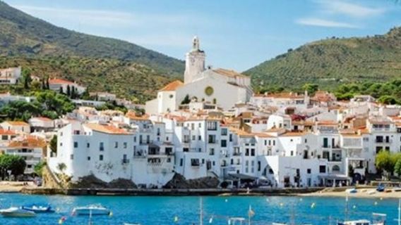 Costa Brava: Katamaran-Tour nach Cadaqués von Roses oder Santa Margarita