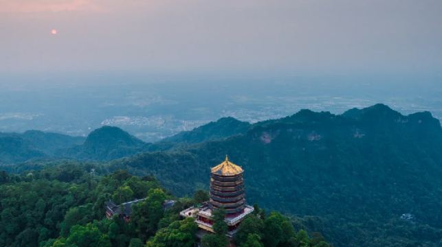 青城山+都江堰一日遊送3D演出（可選奔馳8人團藍眼淚）含門票