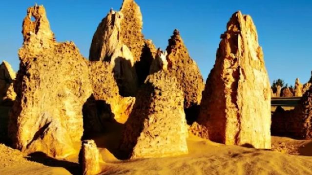 珀斯尖峰石陣一日遊+沙丘滑沙+龍蝦屋+瑟文特斯疊層石+含午餐