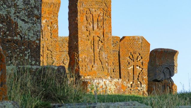 Lawatan sehari sewaan peribadi ke Tasik Sevan + Biara Sevan + Perkuburan Noratus di Yerevan, Armenia