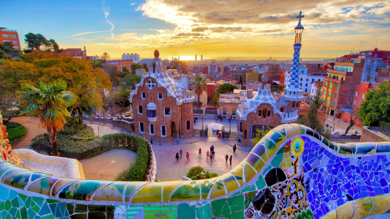 Top Barcelona: Private guided tour with your mobile