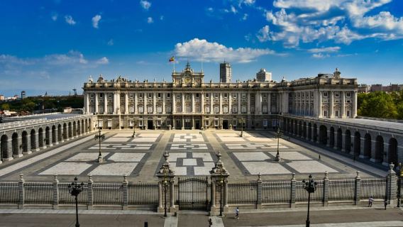 Madrid: Royal Palace Guided Tour with Fast-Track Access