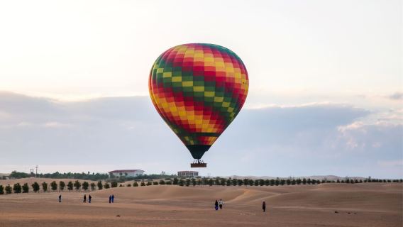 Giro in mongolfiera a Dubai con vista sull'alba e trasferimenti in hotel