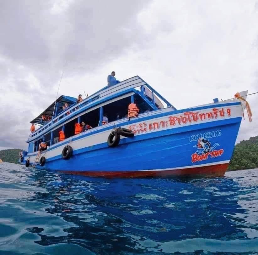 Koh Chang 1-day tour: Big boat to Koh Wai + Lao, snorkeling, and fishing