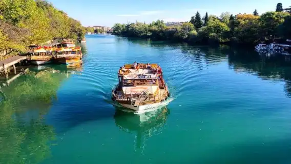 貝萊克出發的馬納夫加特河遊船、市集和瀑布之旅（含燒烤午餐）