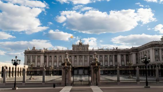 西班牙馬德里王宮+伯納烏體育場·聖地亞哥+麗池公園一日遊