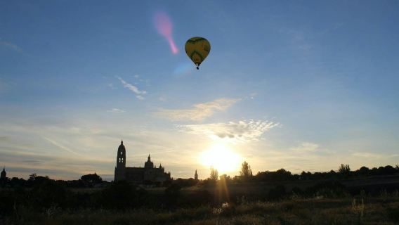 Segovia hot-air balloon flight with transfer from Madrid