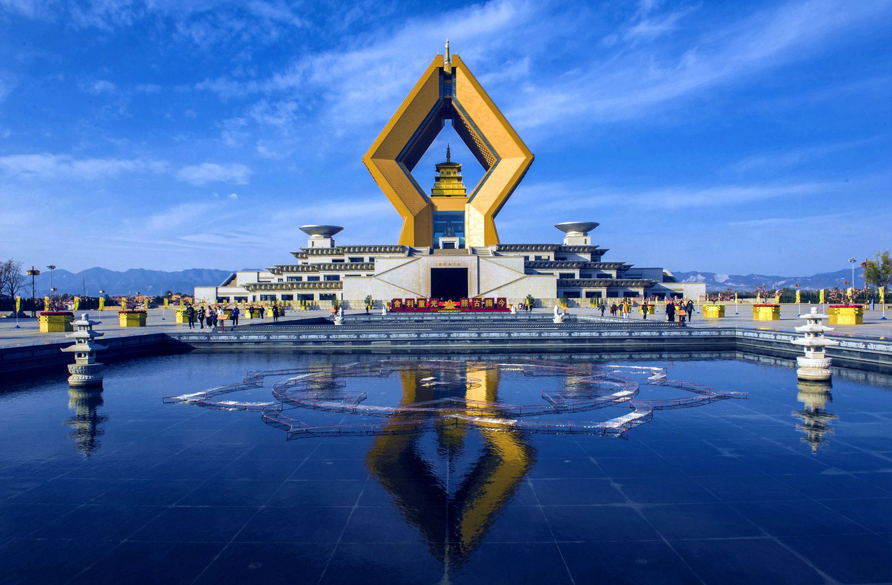 Layanan pemandu wisata (1 hari)