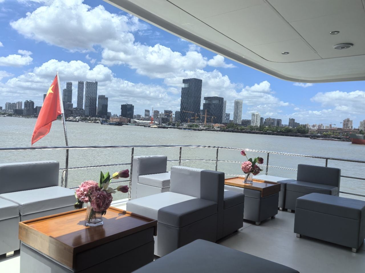 【上海遊艇鮮姿造大餐套餐】外灘黃浦江70尺雙體豪華遊艇包船夜遊黃浦江