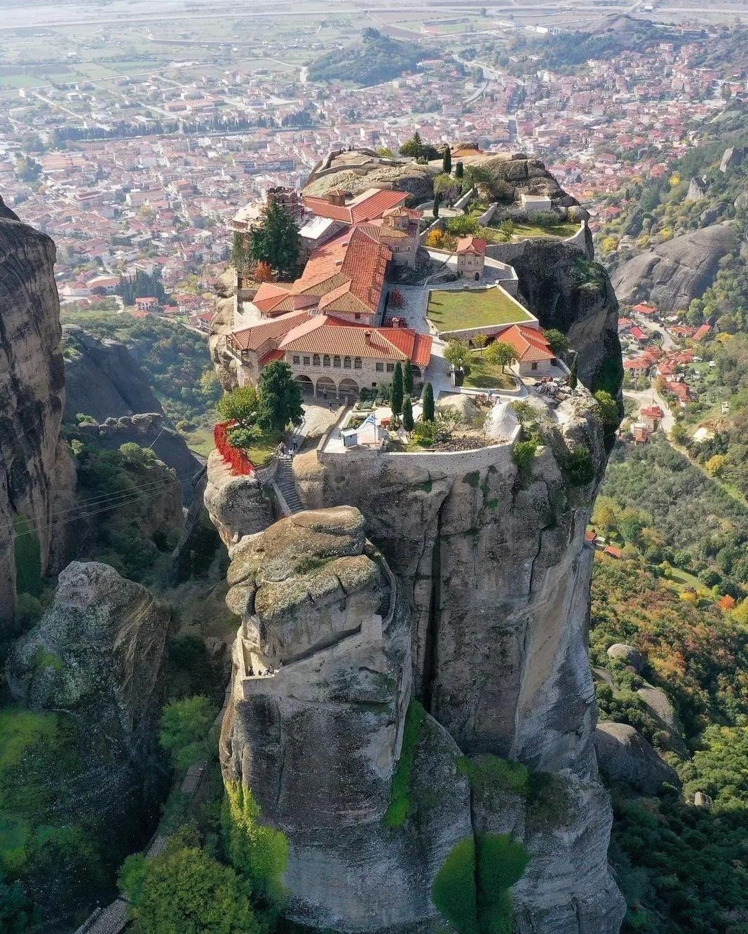 ギリシャ・メテオラ 少人数ワンデーツアー(アテネ発、昼食付き)