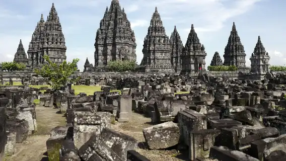 印尼日惹婆羅浮屠+蘇丹皇宮+水宮+普蘭班南+VIP包車一日遊