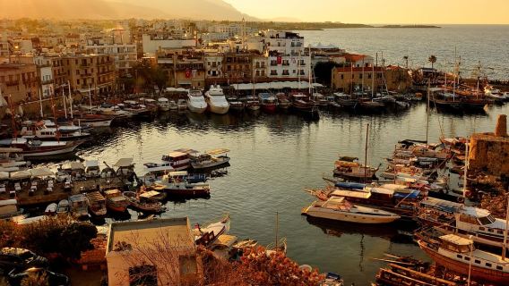 เคอรีเนียและนิโคเซียพร้อมไกด์ที่พูดภาษาโปแลนด์