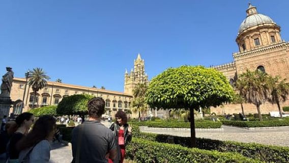 Palermo: Tour a piedi con degustazione di vini e prodotti tipici