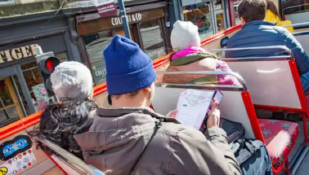 Edinburgh: Hop-On Hop-Off Bus Pass with 3 City Tours