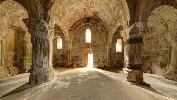 Gruppenreise: Dilijan, Parz-See, Makarawank, Weinfabrik