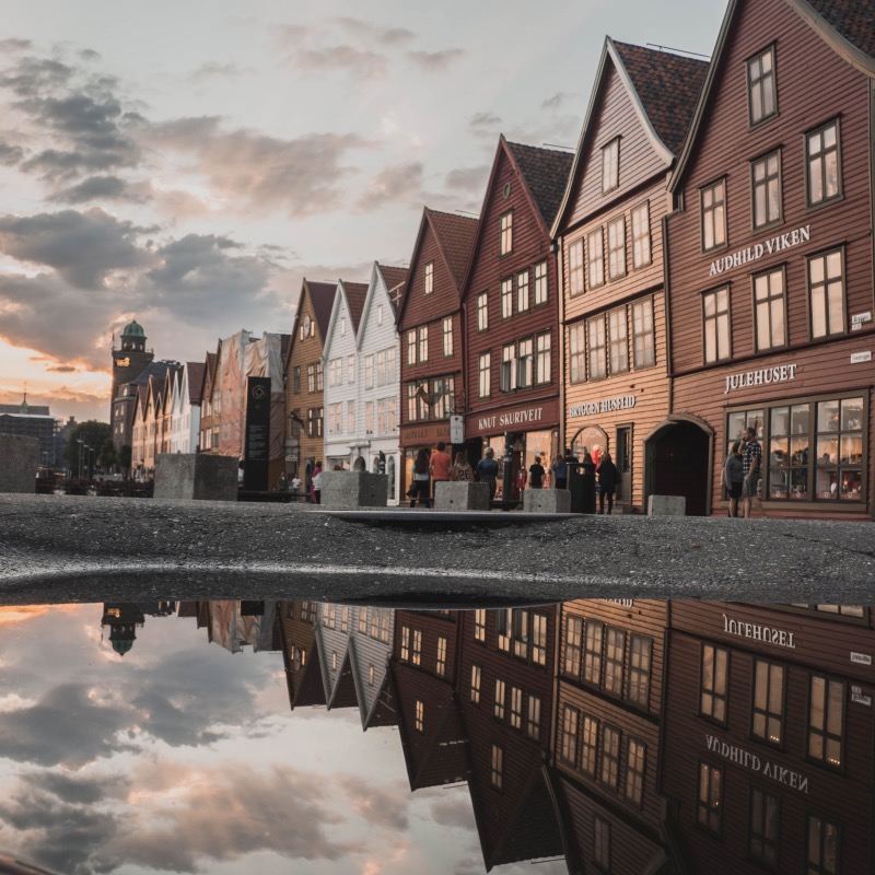 Ordina dopo la consultazione/Fortezza di Bergenhus, Bryggen, Museo di Bryggen, Ulriken, Aeroporto/Trasporto punto a punto/Guida turistica/Servizio auto privata