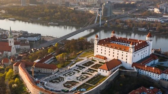 維也納-潘多夫奧萊-布拉提斯拉瓦-日遊