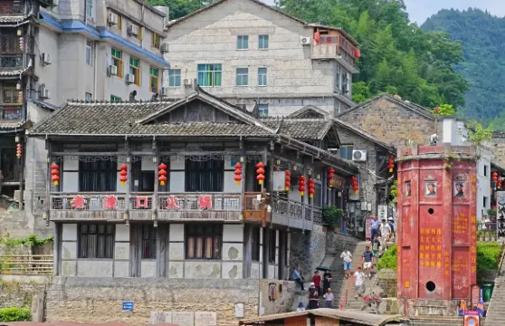 【中午12點出發】邊城茶峒+拉拉渡+夜遊芙蓉鎮+瀑布一日遊