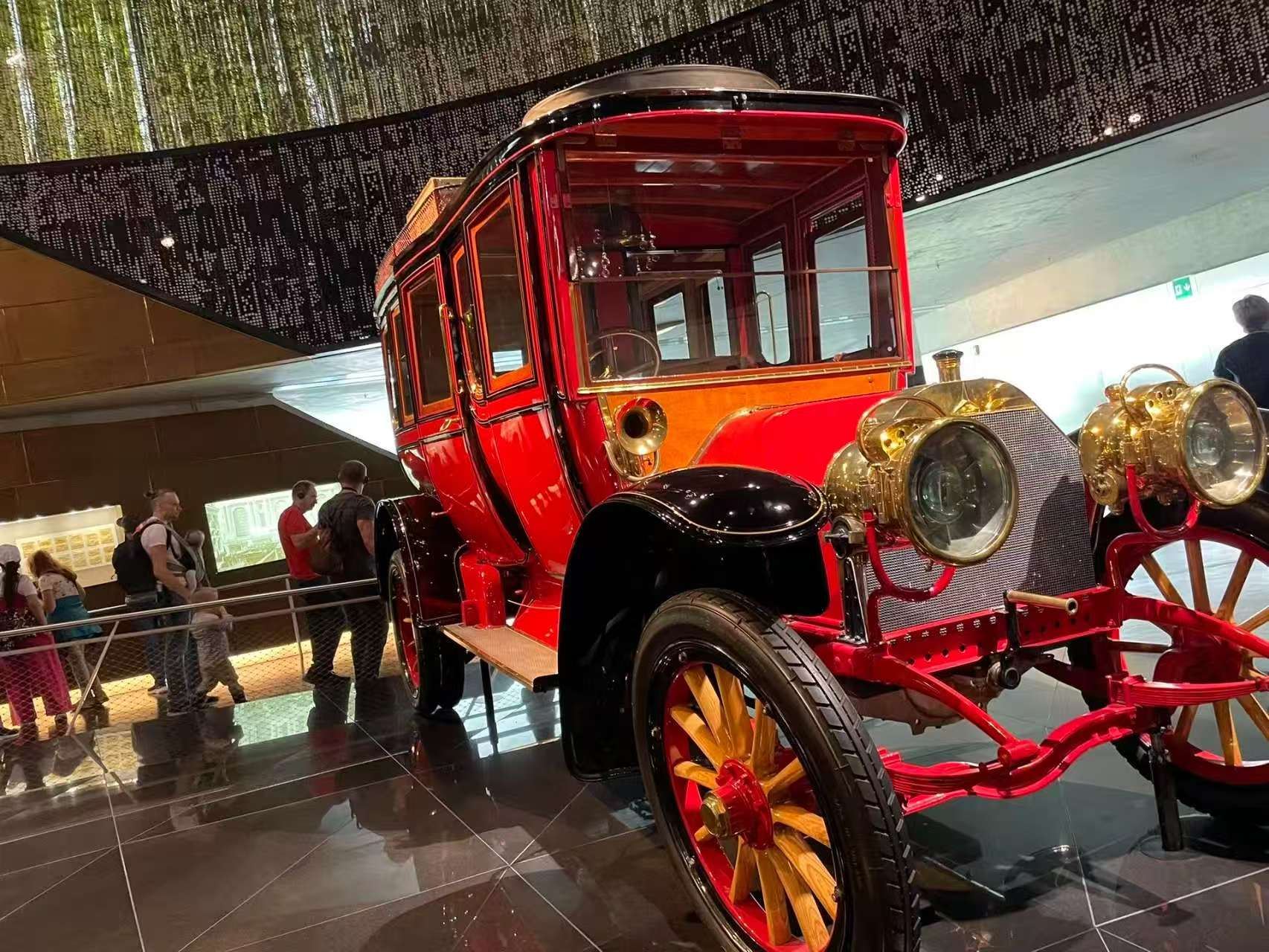 Porsche Museum + Weinbaumuseum Uhlbach + Mercedes-Benz Museum