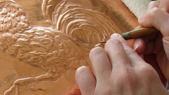 สตูดิโอและพิพิธภัณฑ์ศิลปะทองแดงอัลเบิร์ต จิลส์: บัตรเข้าชม + ทัวร์พร้อมไกด์ + เวิร์คช็อป