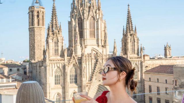 西班牙聖家族大教堂+巴特羅之家+米拉之家+蒙特惠奇纜車1日